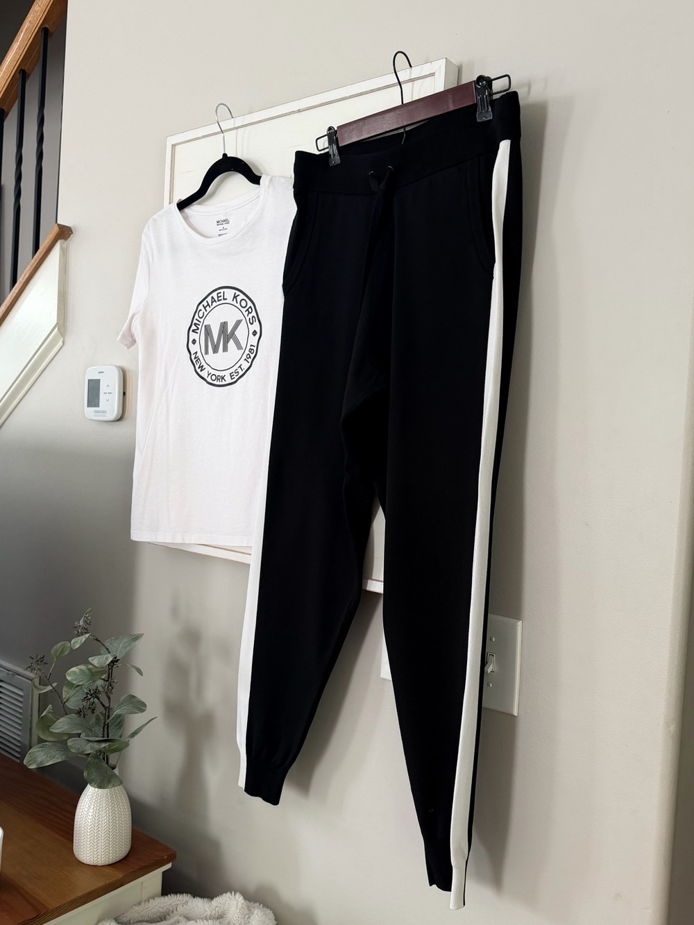 2 Piece Michael Kors Signature Logo T Shirt Jogger Sweatpant Set Black White M - Picture 3 of 16